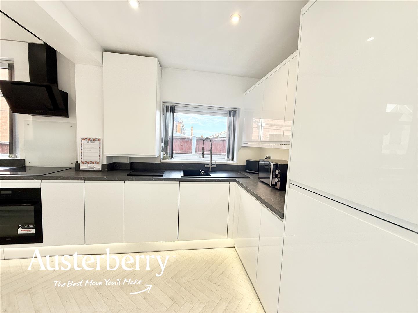 4 bed property in Whieldon Road, Stoke-On-Trent